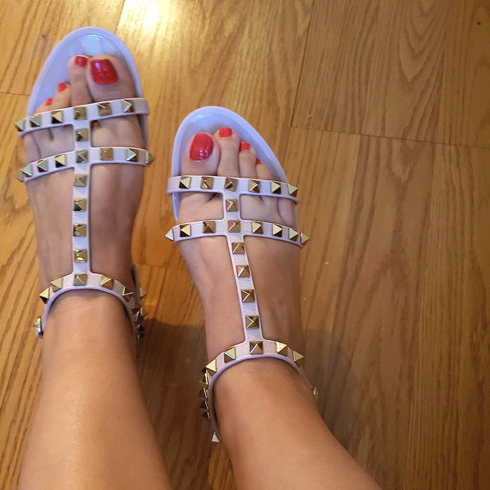Valentino size 7 tru to size sandels. Great cond.